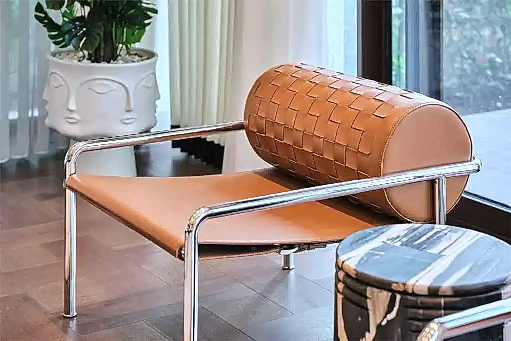 Özel tasarım deri dokunuşla mikro lüks dekorasyonun temelidir.